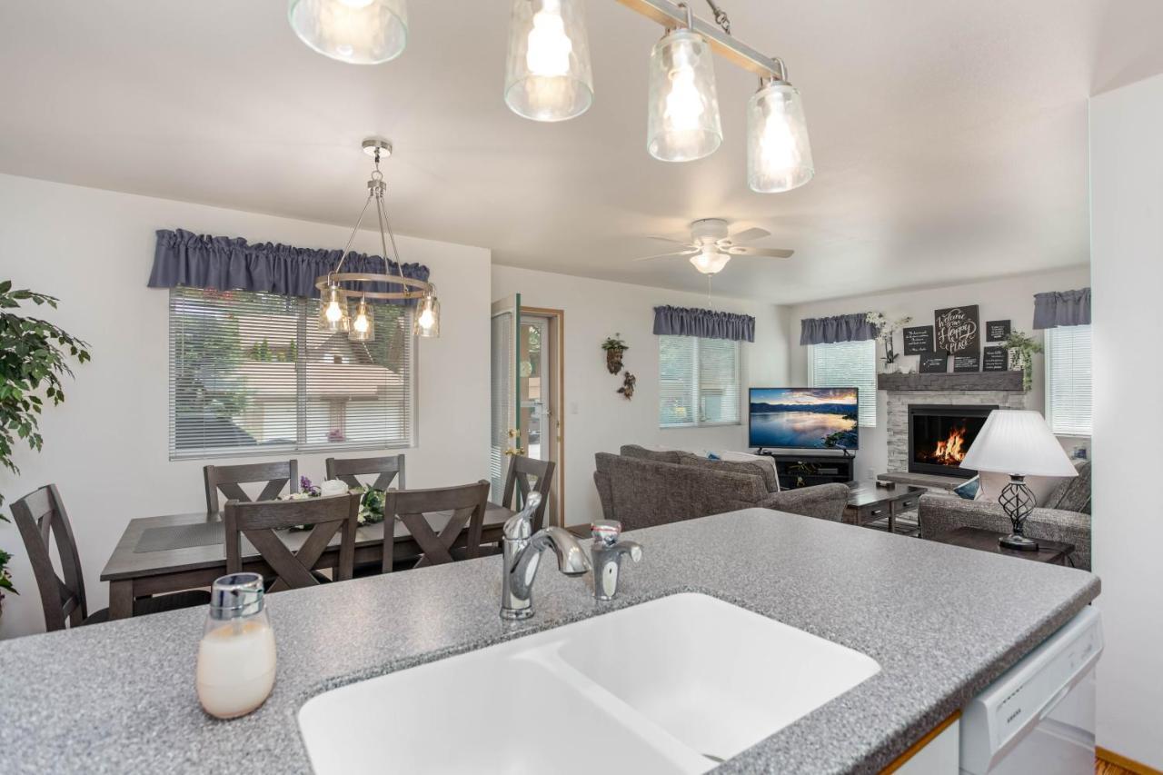 Walk To Downtown * 6 Guests * Pets * A/C! * No Stairs! Apartment Leavenworth Exterior photo
